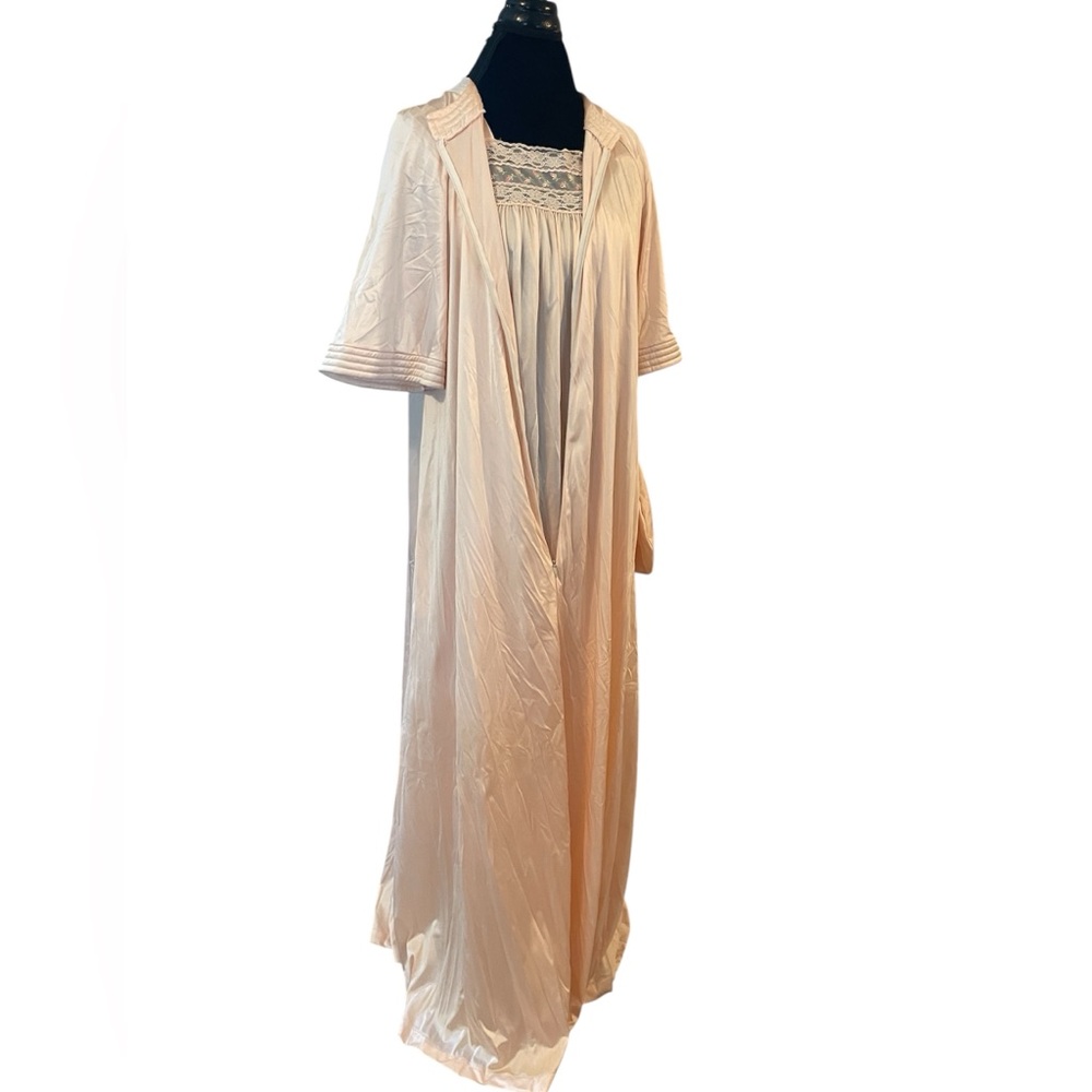 Vintage 2 piece Vanity Fair Cream Lace Trim Lingerie Nightgown and Robe - Picture 11 of 12